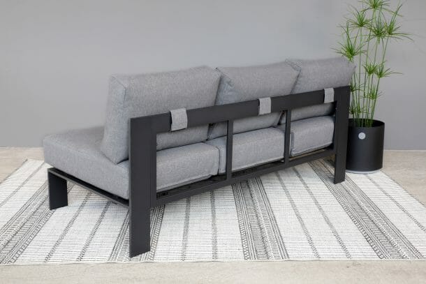 Bilde av Petter 3seter med skyggegrå puter