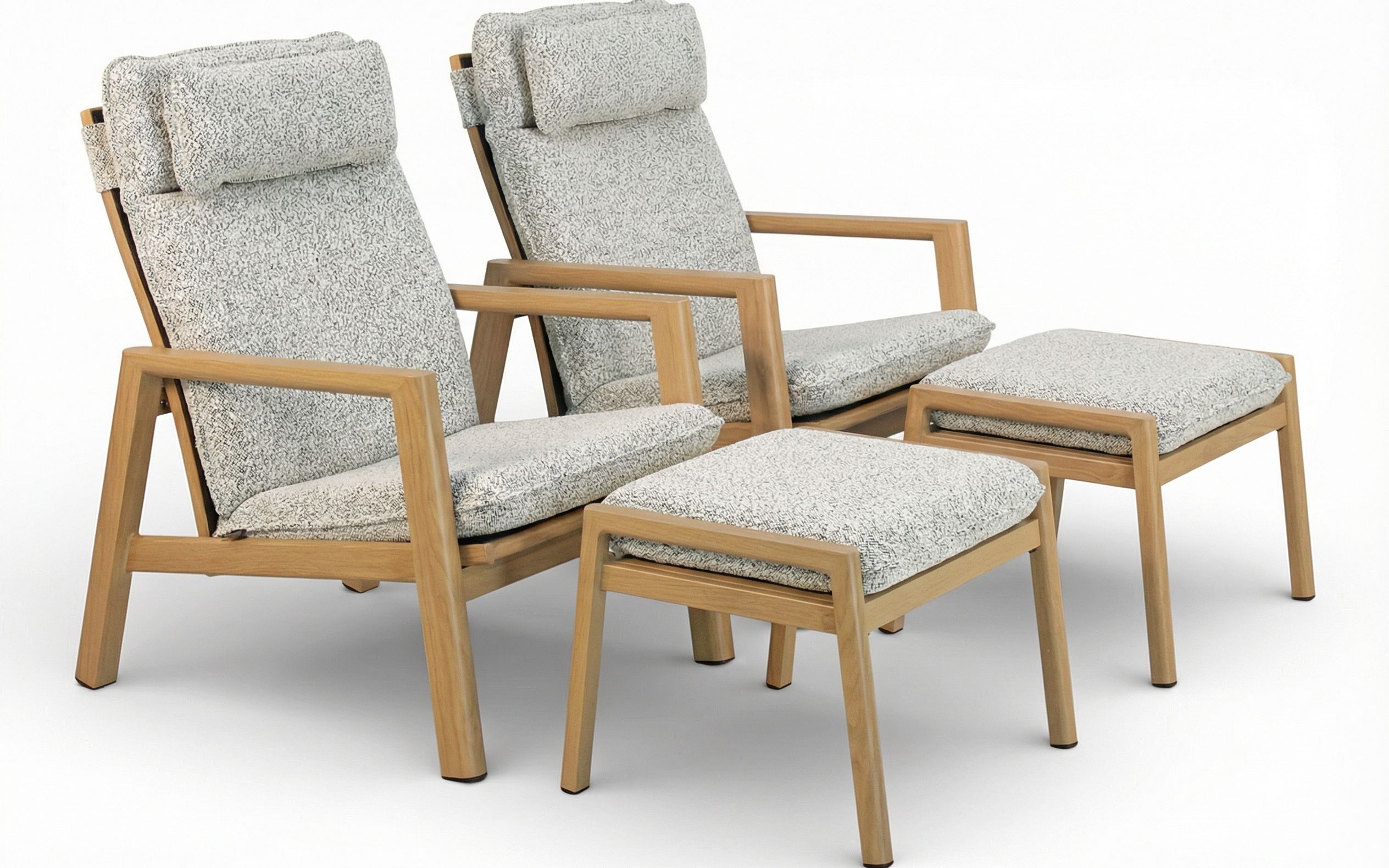 Tiril Regulerbart Hvilestolsett med fotpaller Teak OakShield Aluminium Hvilestol sett med fotpaller Lys Teddy pute